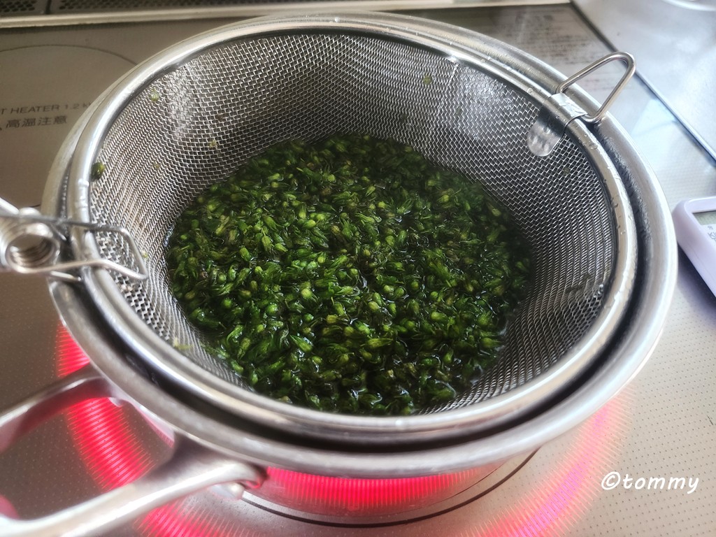 しその実を茹でる