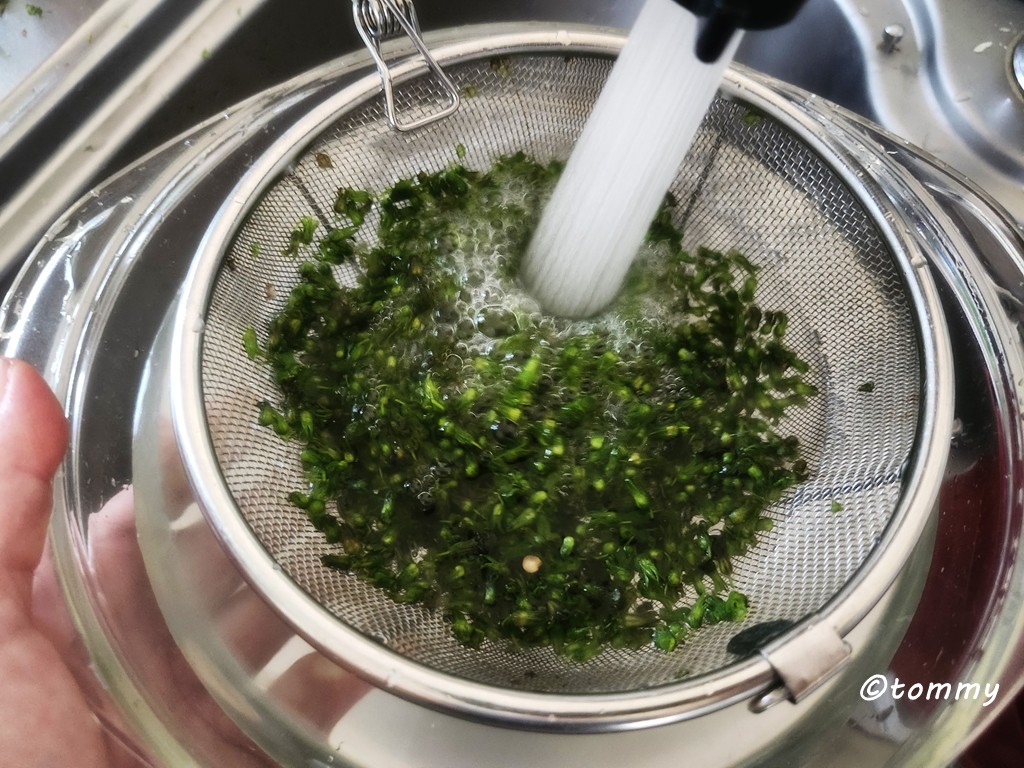 冷水にとる