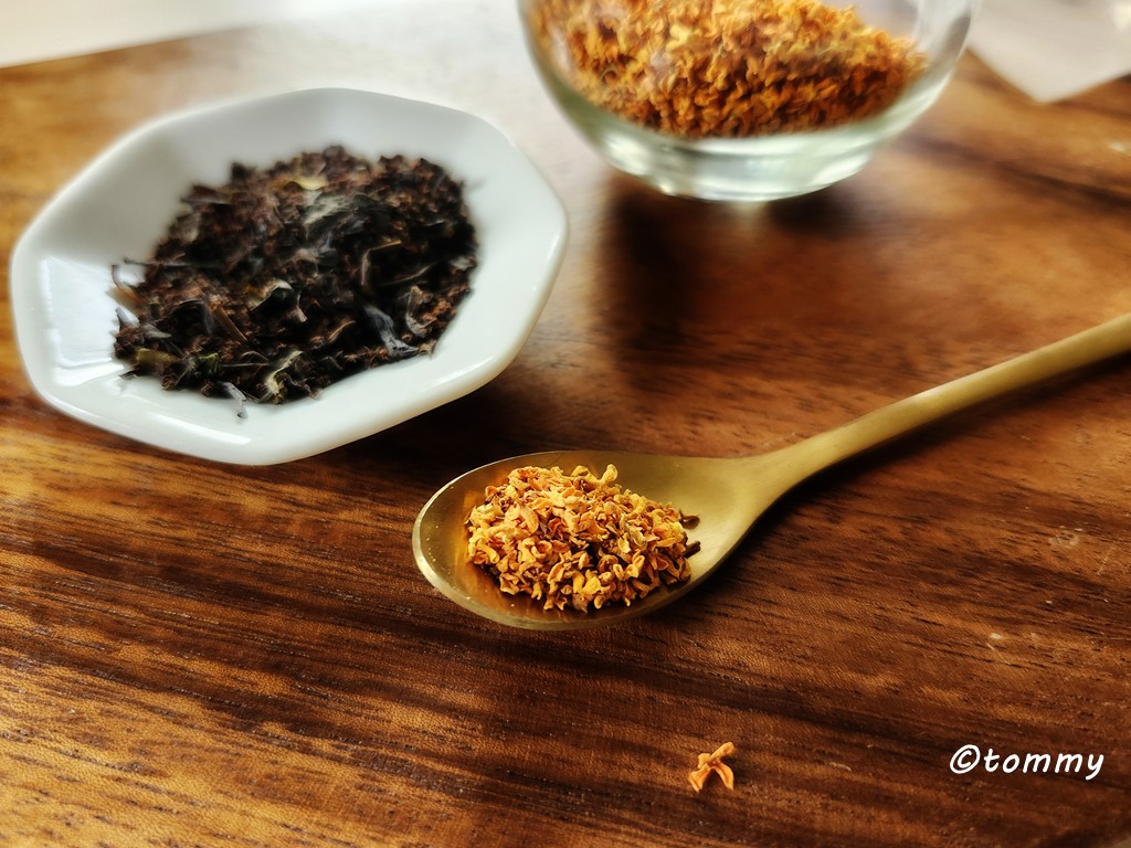 金木犀の手作りのお茶の材料